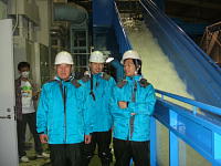 ���v����n���X�̊K�i������I�C���s��w�h�Ќ�����