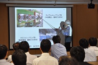 �J�����̍u��